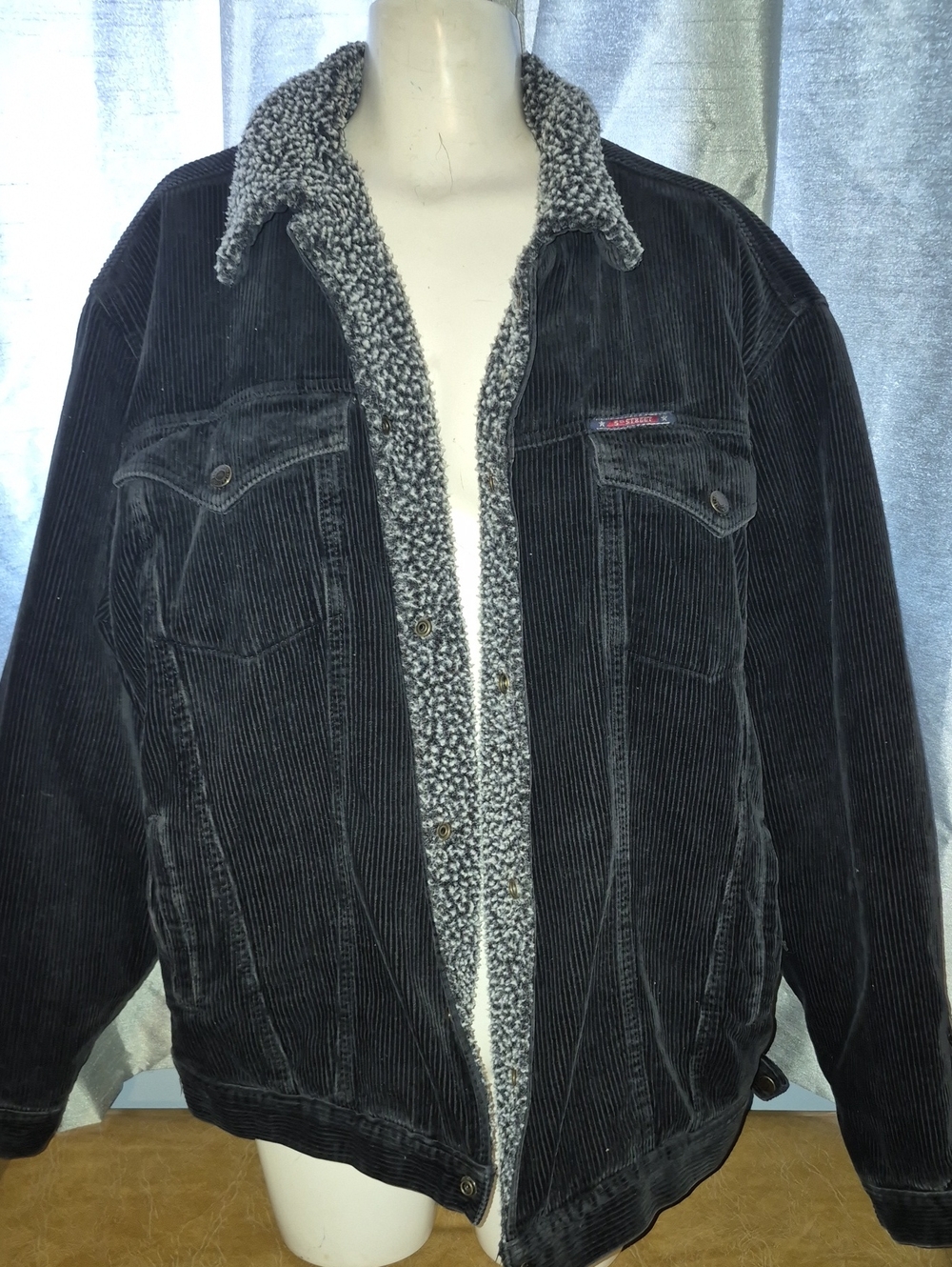 Vintage Mens 5th Street Denim Black Corduroy Sherpa-Lined Trucker Jacket..size L